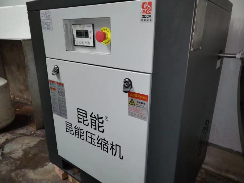 怎么快速鑒別成都空壓機(jī)潤(rùn)滑油是否需要更換？ 
